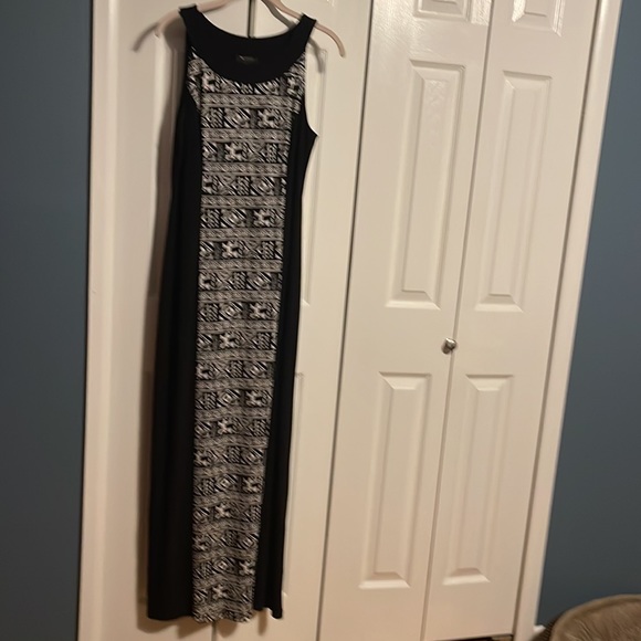 AB Studio Dresses & Skirts - NWOT AB Studio sleeveless maxi dress in black and white size Medium